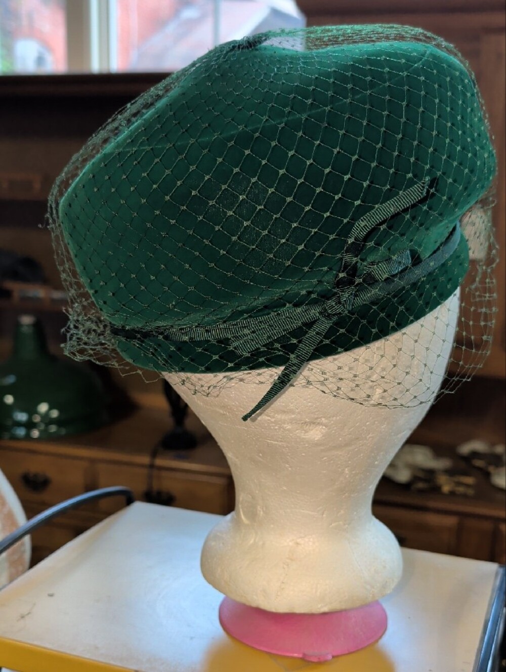 Mid Century Union Made Vintage Green Velvet Veiled Pillbox Hat - Picture 6 of 10